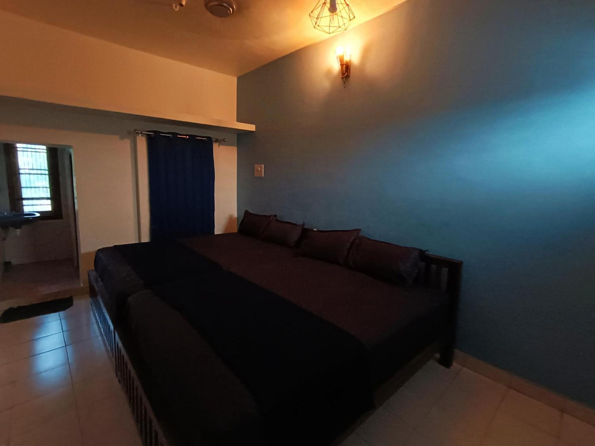 Omkara - The Fives Guest House Tiruvannamalai Bilik gambar