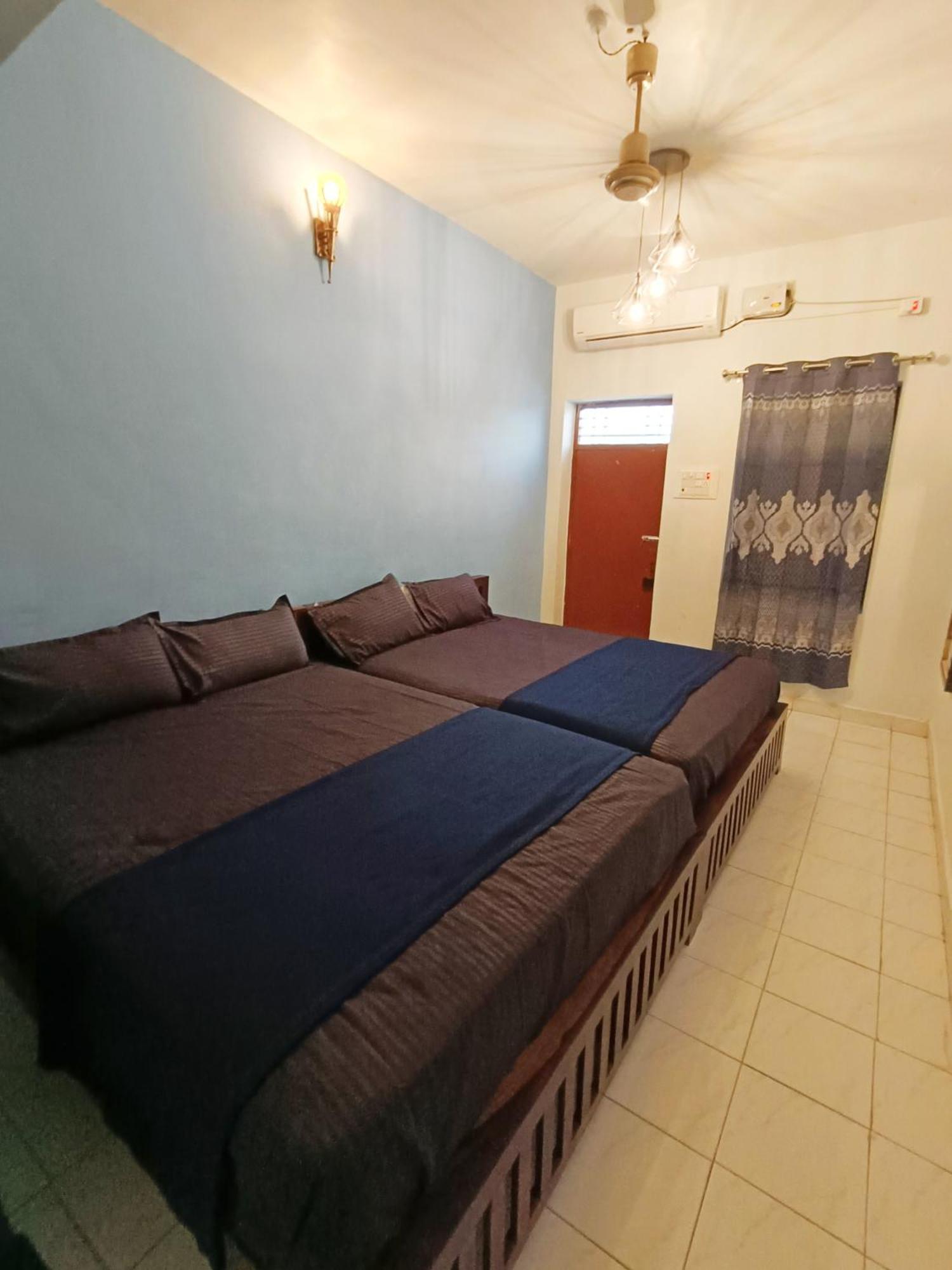 Omkara - The Fives Guest House Tiruvannamalai Bilik gambar