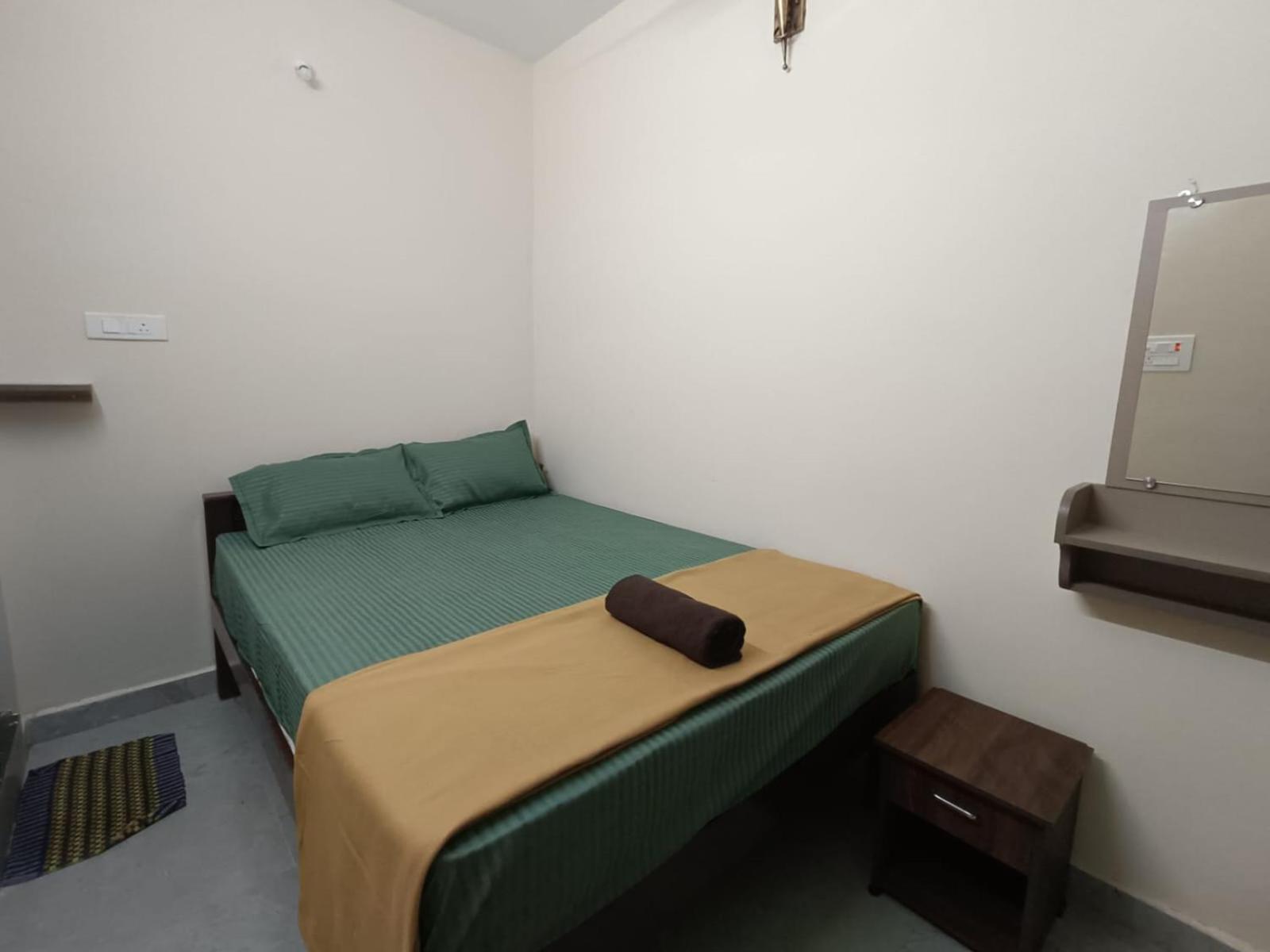 Omkara - The Fives Guest House Tiruvannamalai Luaran gambar