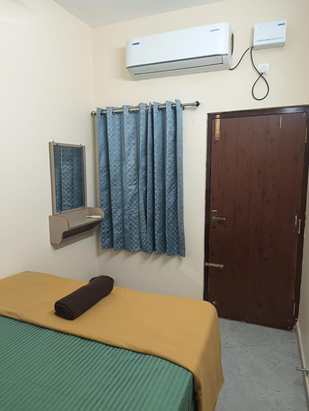 Omkara - The Fives Guest House Tiruvannamalai Luaran gambar