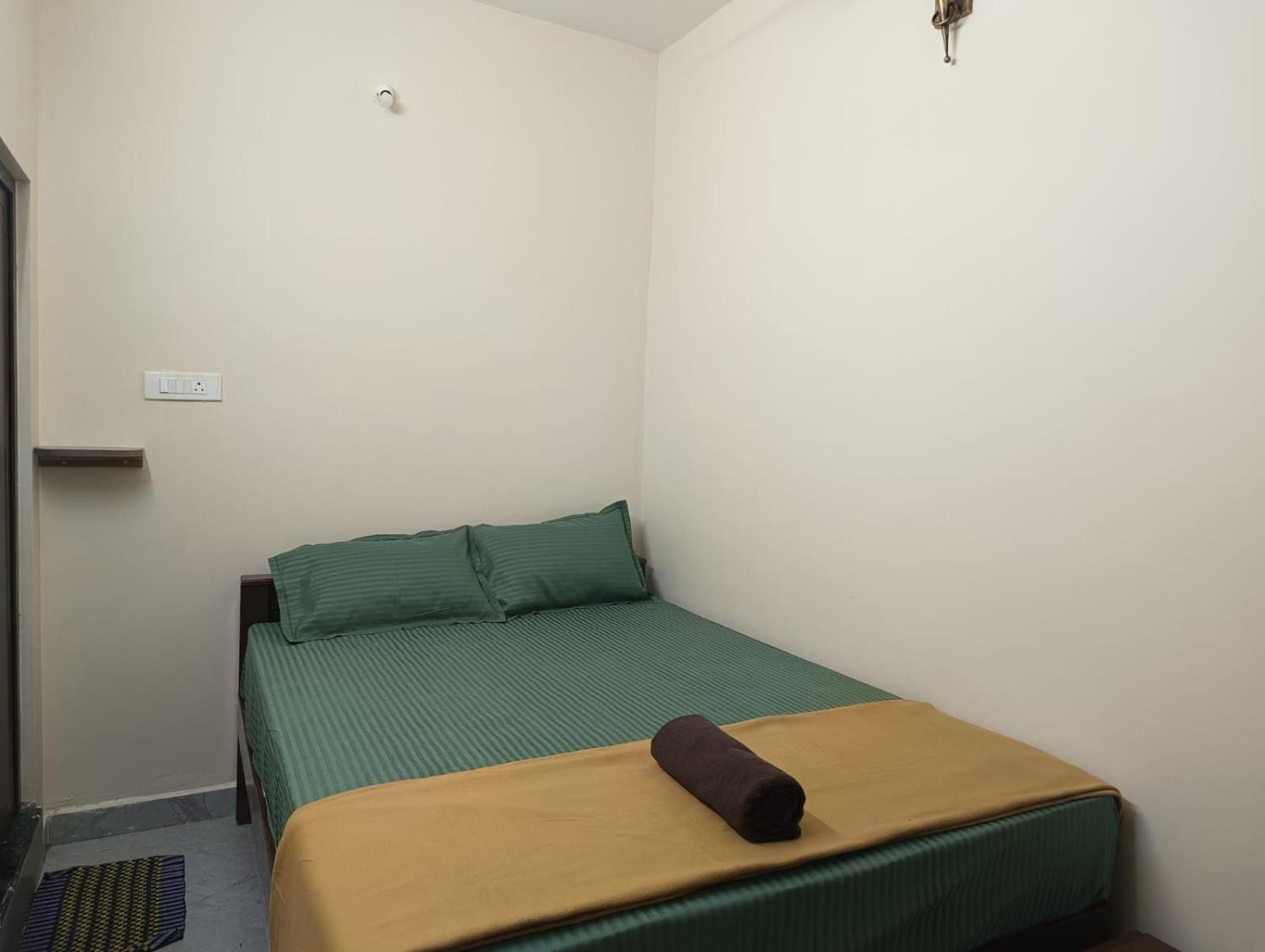 Omkara - The Fives Guest House Tiruvannamalai Luaran gambar