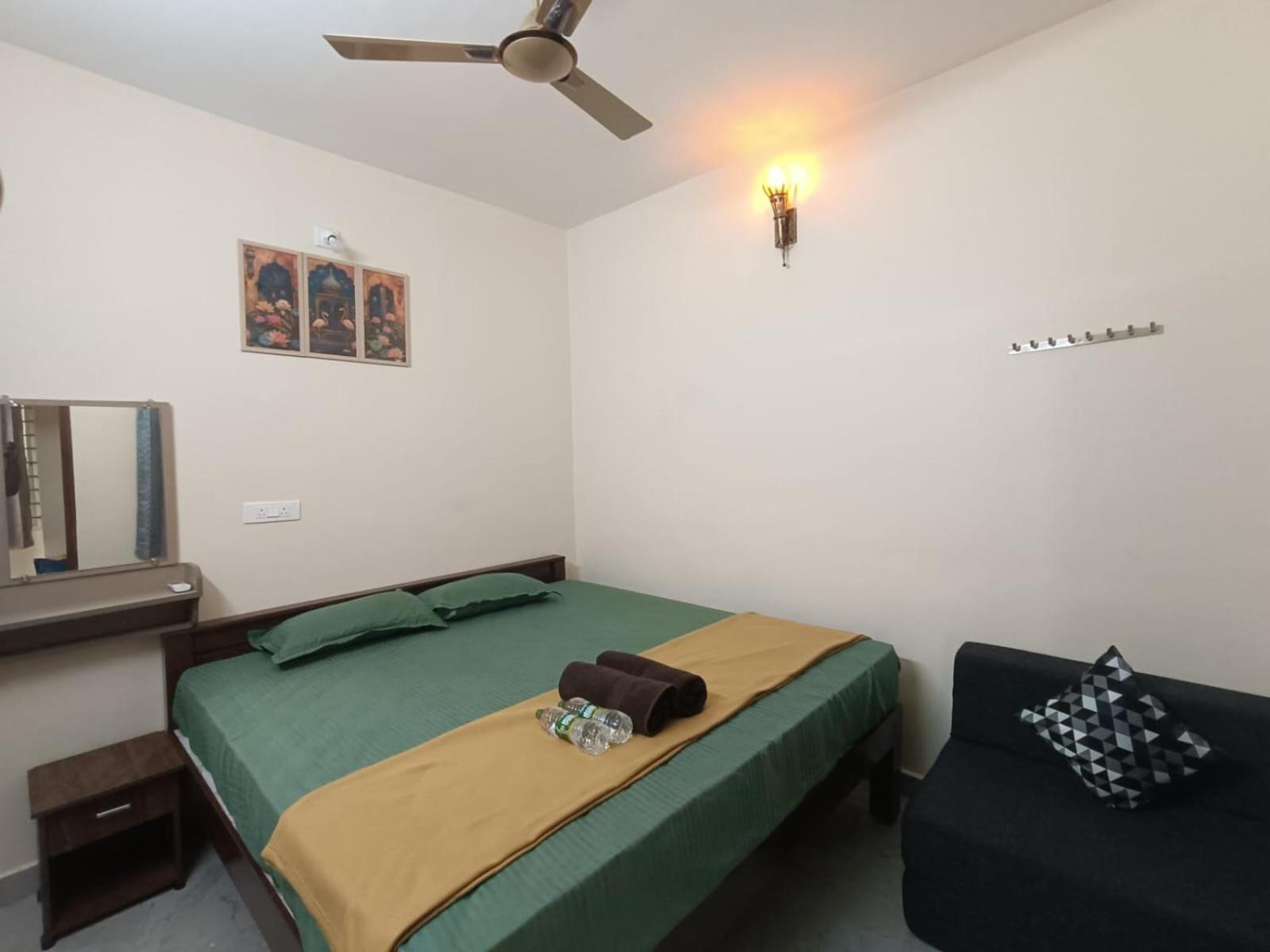 Omkara - The Fives Guest House Tiruvannamalai Luaran gambar